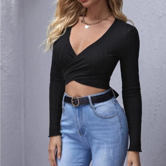 SHEIN Crisscross Tie Back Crop Top - Picture 3 of 4